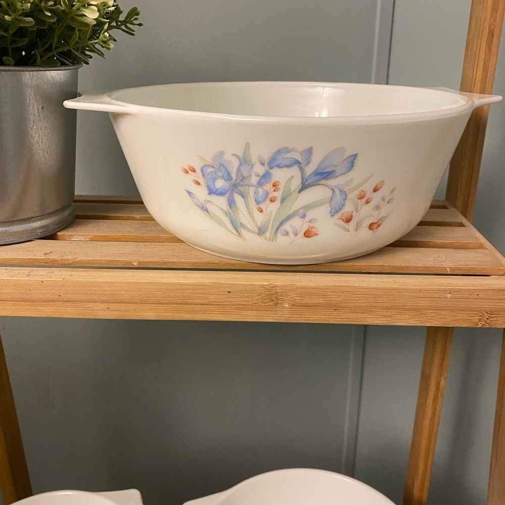 Vintage Pyrex Blue Iris Casserole Mixing bowl set - Picture 7 of 11